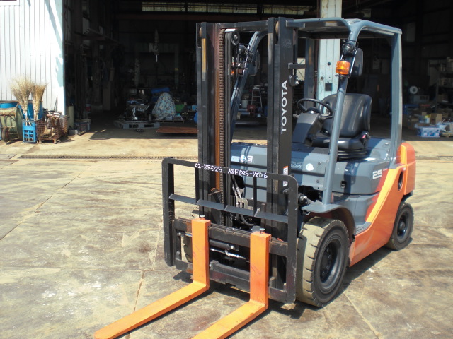 02-8FD25 72726 02.JPG